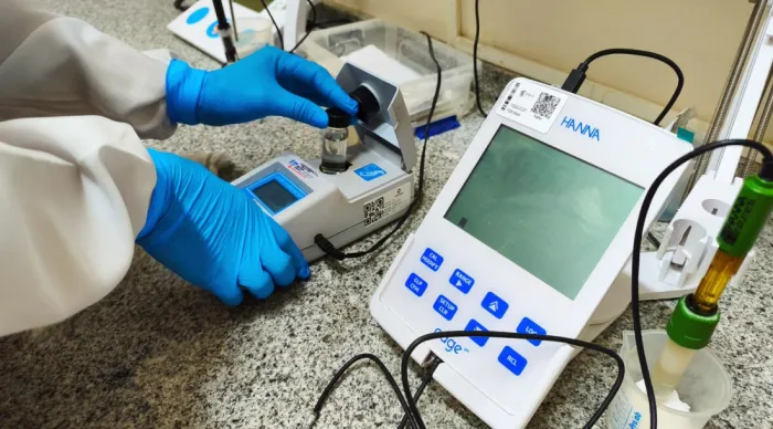 Lacen/SE monitora qualidade da água de clínicas de diálise e reforça segurança de pacientes no estado