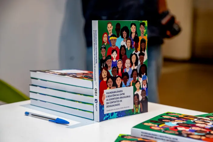 Livro analisa vulnerabilidades e resistências das juventudes brasileiras em contextos de desigualdade