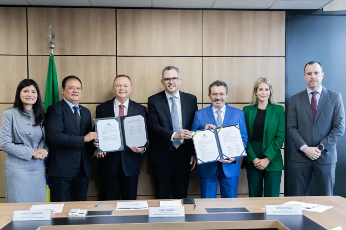 Tomé Franca assina termo de compromisso e autoriza licitação de obras no Aeroporto de Barra do Corda (MA)