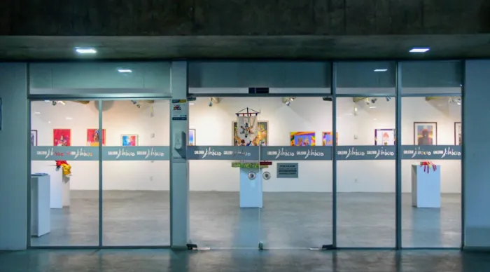 Galeria J. Inácio recebe mostra ‘O Fenômeno Xuxa’ com figurinos e memórias das décadas de 80 e 90