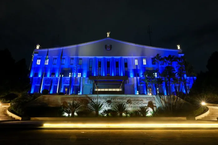 Palácio dos Bandeirantes recebe iluminação azul em apoio ao Dia Mundial de Conscientização do Autismo