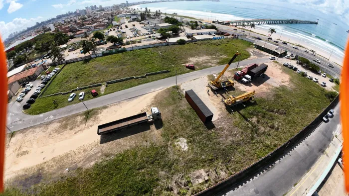 Carretas trouxeram parte da estrutura para iniciar as instalações no Trapiche da Barra - Felipe Brasil / SSP-AL