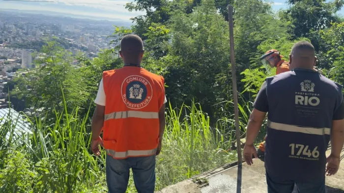 Prefeitura realiza grande operação integrada de limpeza no Complexo do Lins