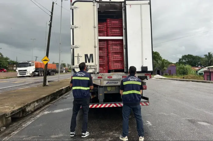 Fiscais da Sefa apreendem máquina agrícola, 50 toneladas de soja e açaí