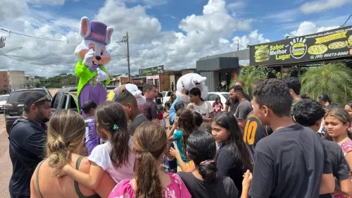 Prefeitura de Porto Velho distribui chocolates e leva alegria a crianças no residencial Morar Melhor