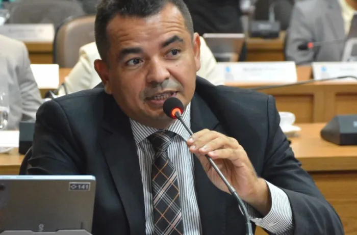 Edson Gaguinho propõe serviço de apoio a famílias de recém-nascidos com deficiência