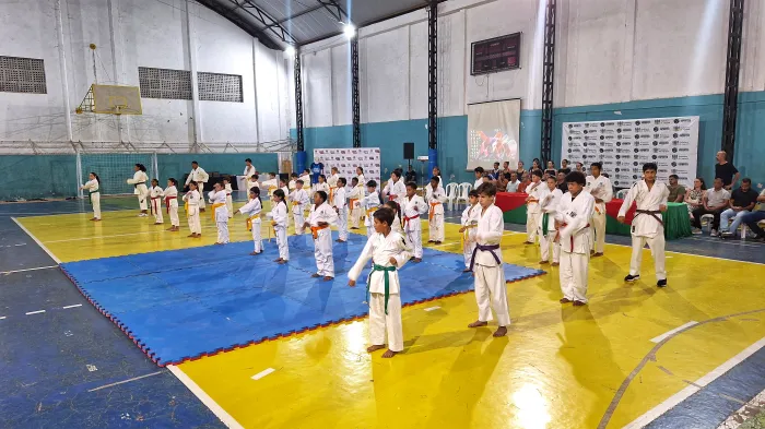 Em Jaguaré, Sesport entrega materiais esportivos do projeto Campeões de Futuro