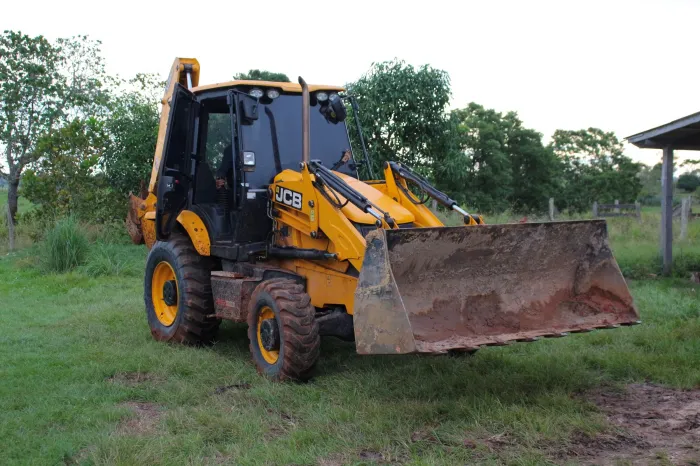  Retroescavadeira tem atendido a população na região (Foto: Luís Castilhos I Secom ALE/RO)