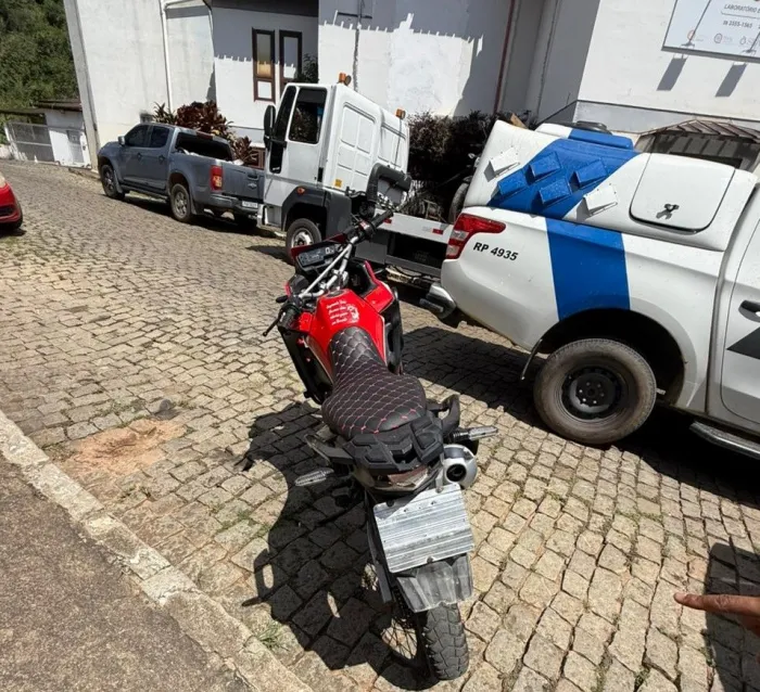 15ªCia Ind. intercepta veículo irregular em Mimoso do Sul