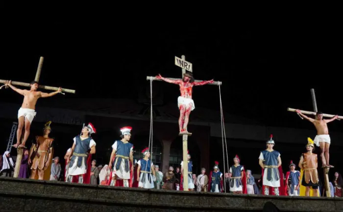 Elenco emociona público durante encenação da Paixão de Cristo na Praça dos Girassóis, em Palmas, reunindo fé, arte e cultura - Foto: Paulo Gualberto/Governo do Tocantins