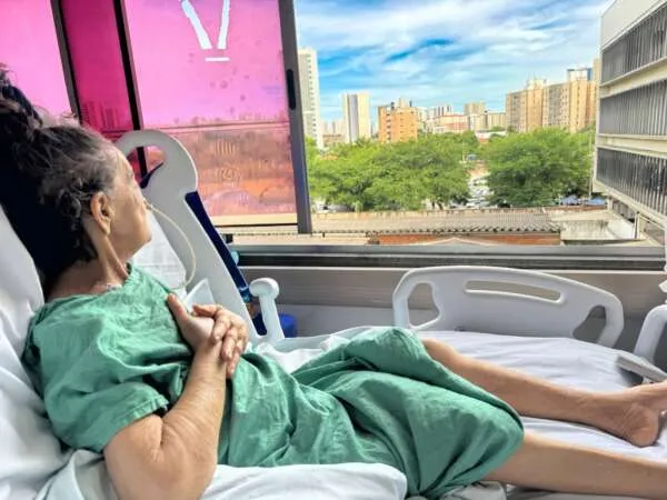 Projeto do HGF humaniza atendimento em UTI ao levar pacientes para banho de sol e ventilação natural