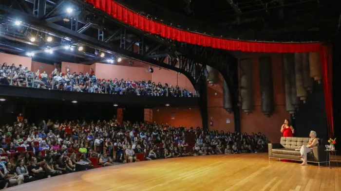 Três mil profissionais da Educação participam de encontros formativos