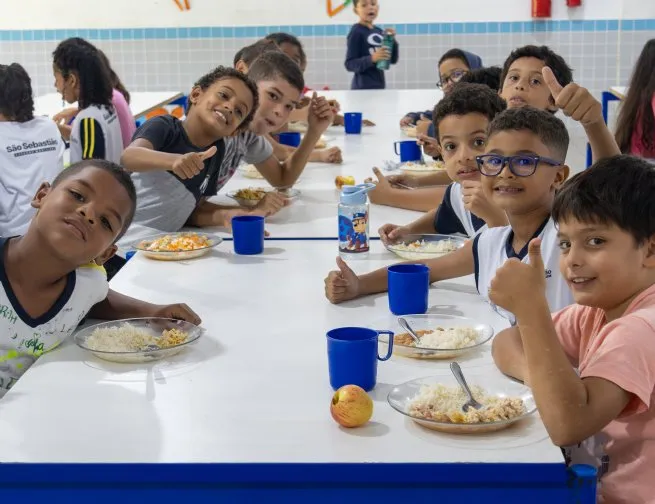 Escolas municipais de São Sebastião realizam almoço especial de Páscoa para estudantes