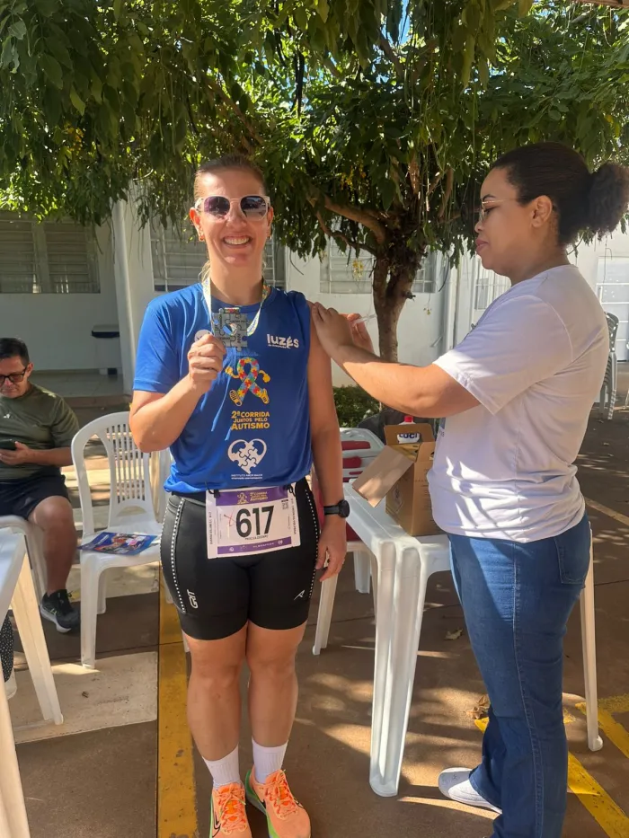 Secretaria de Saúde de Araçatuba aplica 46 doses da vacina contra a gripe em corrida pelo autismo