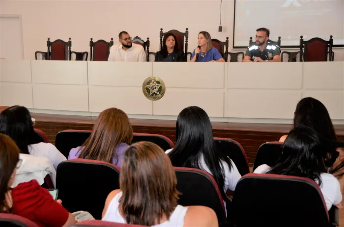 Abertura reuniu representantes da Sesau, Secria, Ministério da Saúde e associações de pessoas autistas - Olival Santos