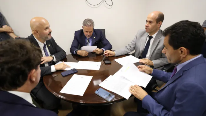 Reunião ocorreu após as sessões plenárias desta terça-feira (7). - Créditos: Orlando Kissner/Alep