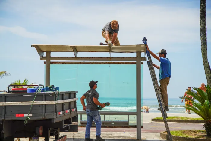 Praia Grande ganhará cerca de 600 novos abrigos de ônibus