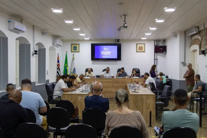 Câmara realiza sessão com pautas voltadas à educação, saúde, bem-estar animal e infraestrutura