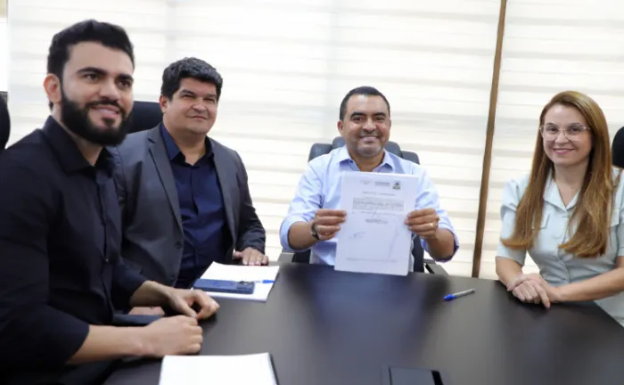 Governador Wanderlei Barbosa assina ordem de serviço para construção da Oficina Ortopédica em Palmas - Foto: Ademir dos Anjos/Governo do Tocantins