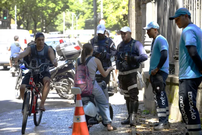 Segundo dia de fiscalização em ciclovias orienta mais de 800 pessoas em oito bairros da cidade