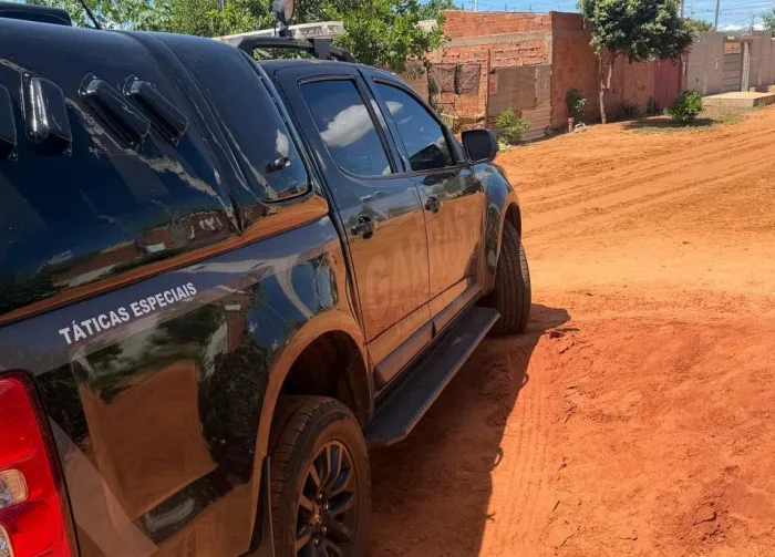 Polícia Civil prende foragido da justiça em posse de arma de fogo e drogas em Campo Grande