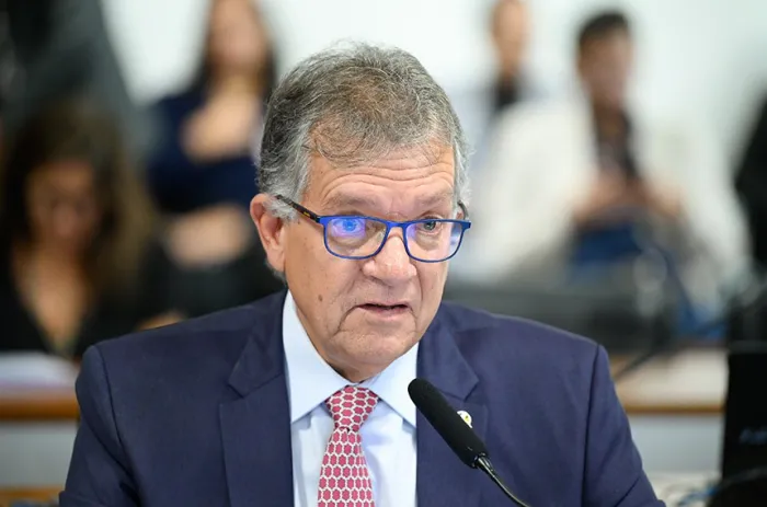 Relator, Laércio Oliveira defendeu a proposta com um texto alternativo - Foto: Andressa Anholete/Agência Senado