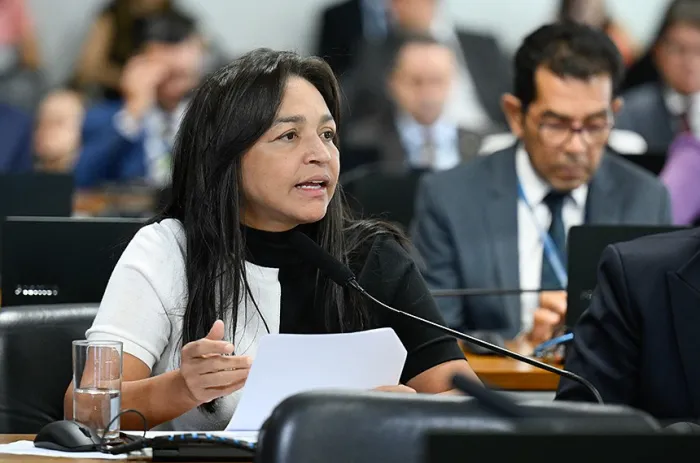 A senadora Eliziane Gama relatou a PEC, que agora segue para o Plenário - Foto: Andressa Anholete/Agência Senado