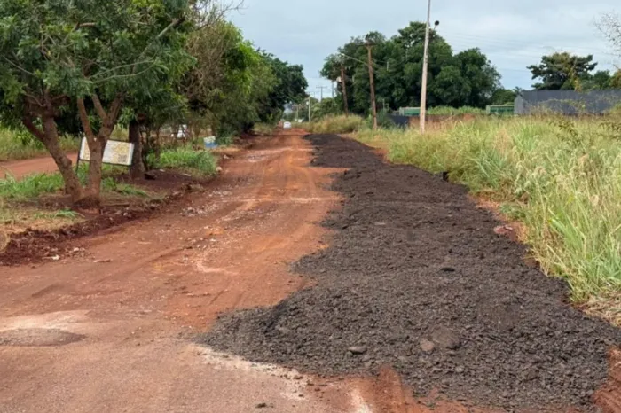 “É um momento histórico para as sitiocas”, diz moradora sobre início da aplicação de fresa