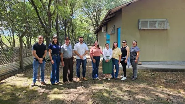 Comitiva de Nova Mutum conhece modelo da Casa do Mel em Sorriso