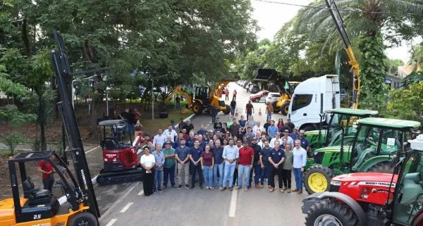 Município entrega lote de maquinários que somam quase R$ 4 milhões