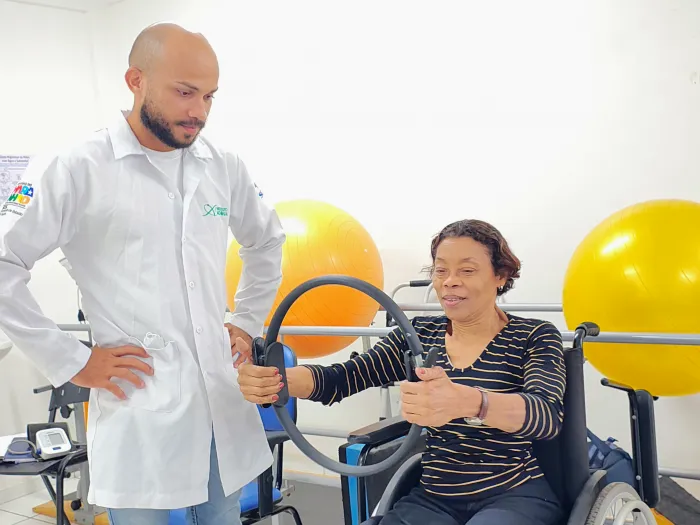 Governo incentiva atividade física e reforça cuidado com a terceira idade na Policlínica do Idoso