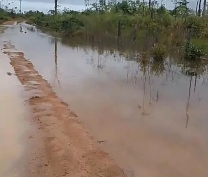  População enfrenta dificuldades no trecho (Foto: Assessoria parlamentar)