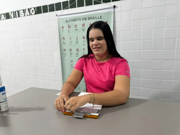 Braille garante autonomia e inclusão a estudantes com deficiência visual na rede estadual do Piauí