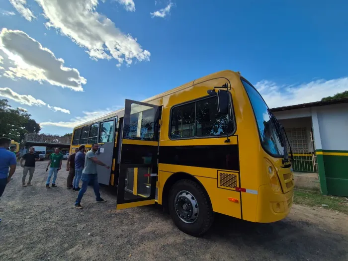 Educação: Semed recebe novo ônibus e reforça transporte escolar