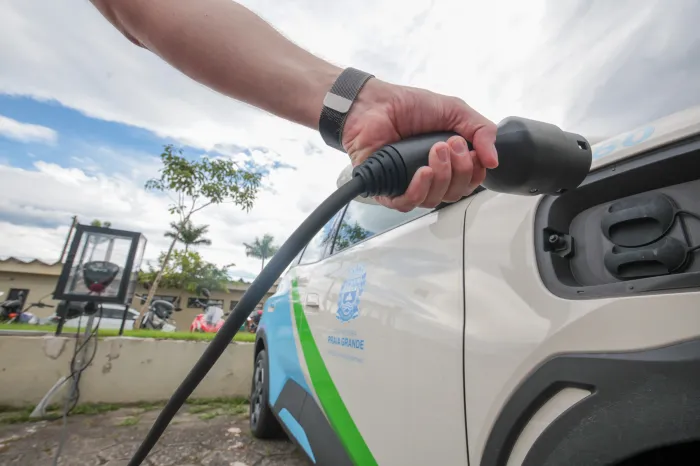 Novos carros elétricos da Prefeitura de Praia Grande entram em operação