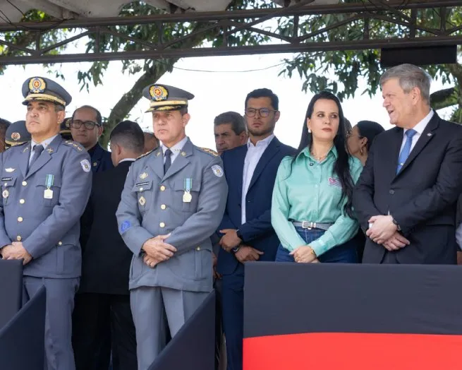 Prefeito de São Sebastião recebe medalha dos 50 anos do CPI-1 por atuação na segurança pública