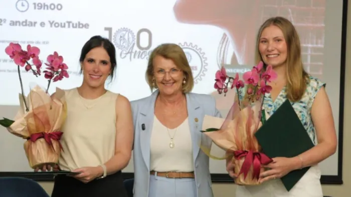 Secretária Márcia, com Larissa Vieira (à esq.) e Janice Soares: valorização das mulheres. - Créditos: Rafael Pto/Divulgação