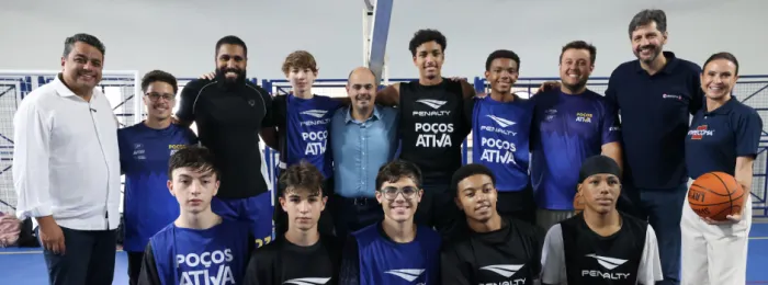 Governo de Minas vistoria obras de revitalização de ginásio poliesportivo em Poços de Caldas