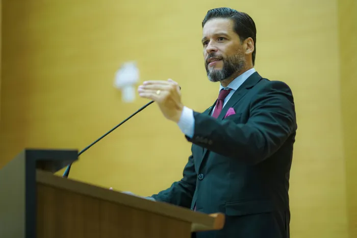 Projeto de Delegado Camargo aprovado na ALERO proíbe participação de sancionados por corrupção em contratos públicos