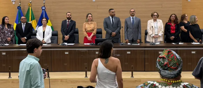  Claudia de Jesus destacou a importância de reconhecer e valorizar trajetórias que inspiram e transformam vidas (Foto: Luís Castilhos I Secom ALE/RO)