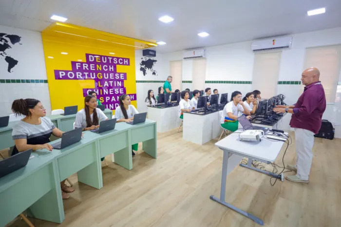 Centro Cultural de Línguas celebra 20 anos como referência no ensino gratuito de idiomas no Piauí