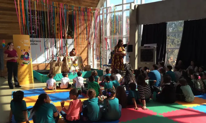Projeto leva encontros com escritores e contações de histórias para as bibliotecas municipais e também apoia a realização de feiras, festas e festivais literários