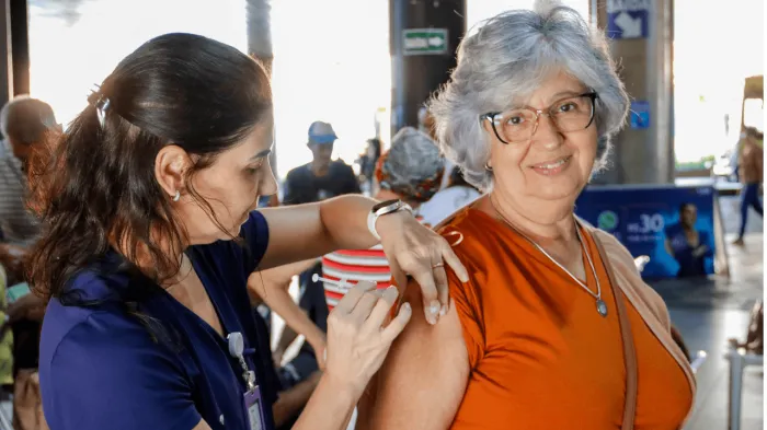 Saúde amplia vacinação no Terminal Urbano com horário noturno