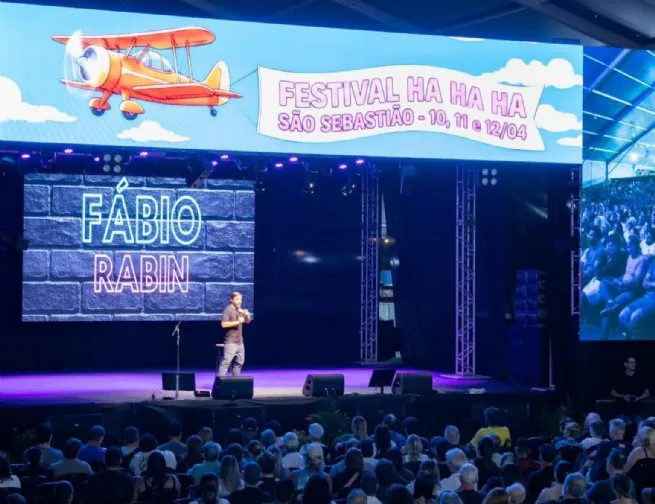 Festival HAHAHA reune mais de 5 mil pessoas no primeiro dia e estreia com sucesso em São Sebastião