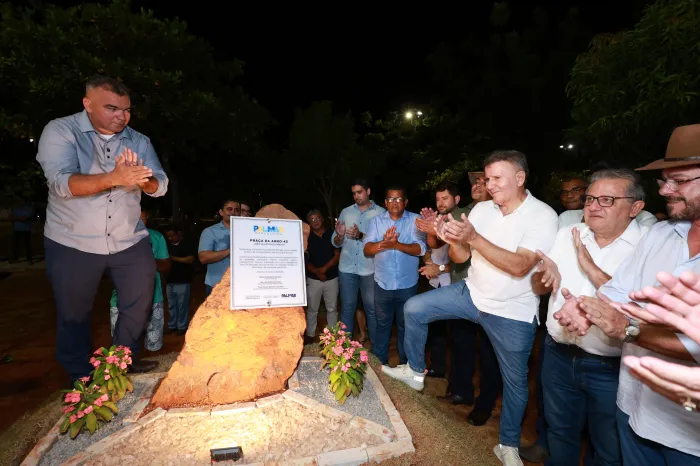Descerramento da placa aconteceu no início da noite desta sexta, 10 - Crédito da foto: Flávio Cavaleira