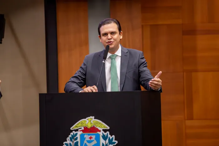 Thiago Silva na ALMTFoto: GILBERTO LEITE/SECRETARIA DE COMUNICAÇÃO SOCIAL