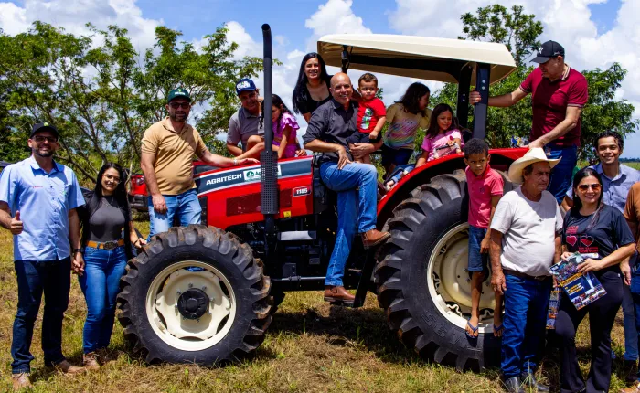  Entrega a Associação Renascer vai gerar aprimorar a produção rural (Foto: Assessoria Parlamentar)