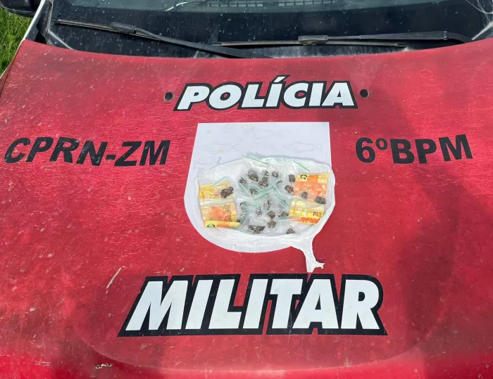 Equipes policiais também prenderam um homem de 20 anos com drogas - Ascom PM/AL