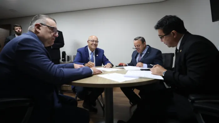 Reunião ocorreu após a sessão plenária desta segunda-feira (13). - Créditos: Valdir Amaral/Alep