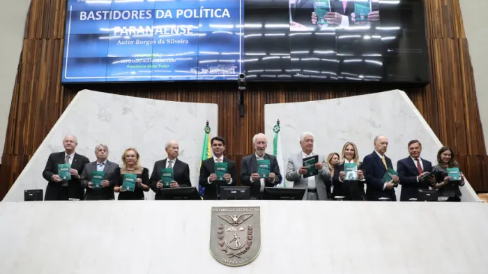 Solenidade no Plenário para lançamento do livro "Bastidores da Política Paranaense". - Créditos: Valdir Amaral/Alep